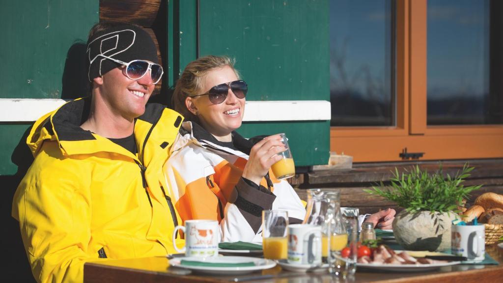 Dachstein West Hotel Gmbh-Kirchenwirt Russbach Русбах-ам-Пас-Гшютт Экстерьер фото